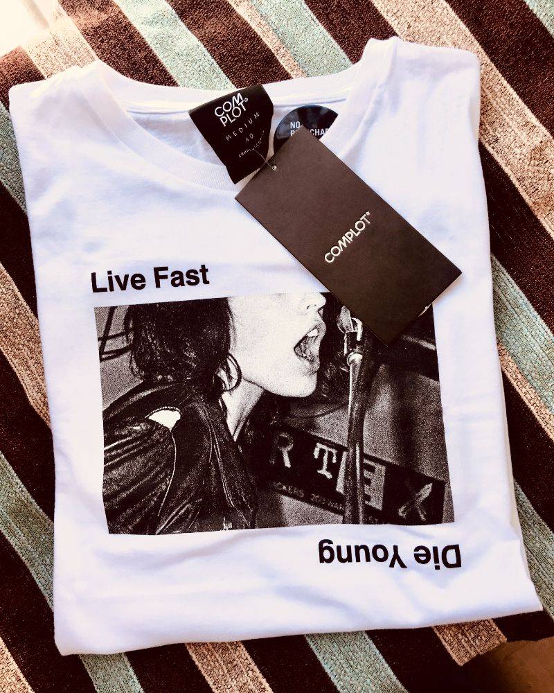 Renová Tu Vestidor - Remera Complot