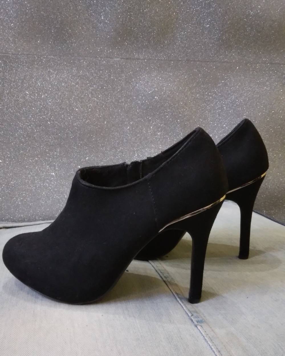 Bota de Piel Original Pull Up Cuadrada con Suela de Hule en Negro- Diego Imports