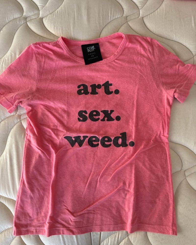 Renová Tu Vestidor - Remera Complot